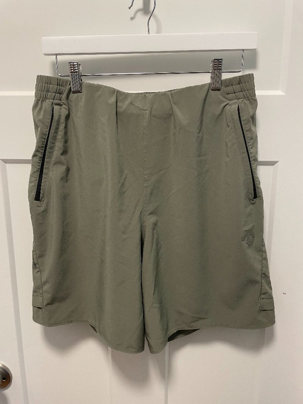 Descente Japanese Men’s Athletic Shorts Olive Green Zipper Gorpcore Size M